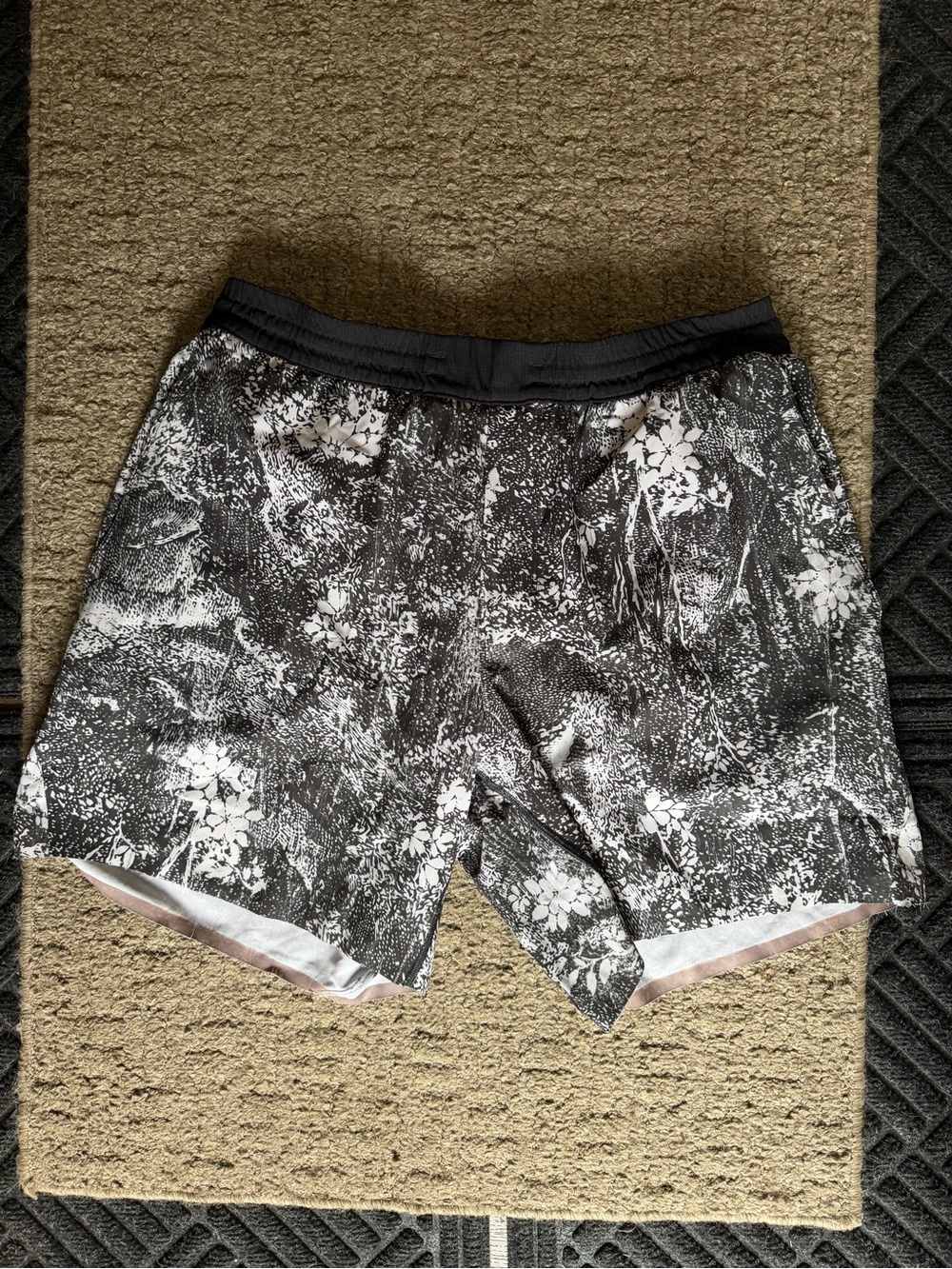 Lululemon XL Black & White Floral Athletic Shorts